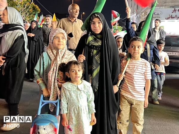 حضور مردم کرج در پنجاه و هفتمین شب بیعت با رهبری 
