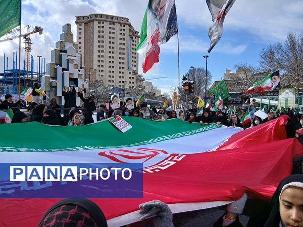 حضور پرشور مردم مشهدی در راهپیمایی ۲۲ بهمن 