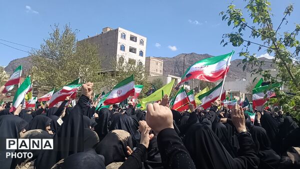 حضور گسترده‌ای  مردم خرم‌آباد در چلهمین روز شهادت رهبر شهید 