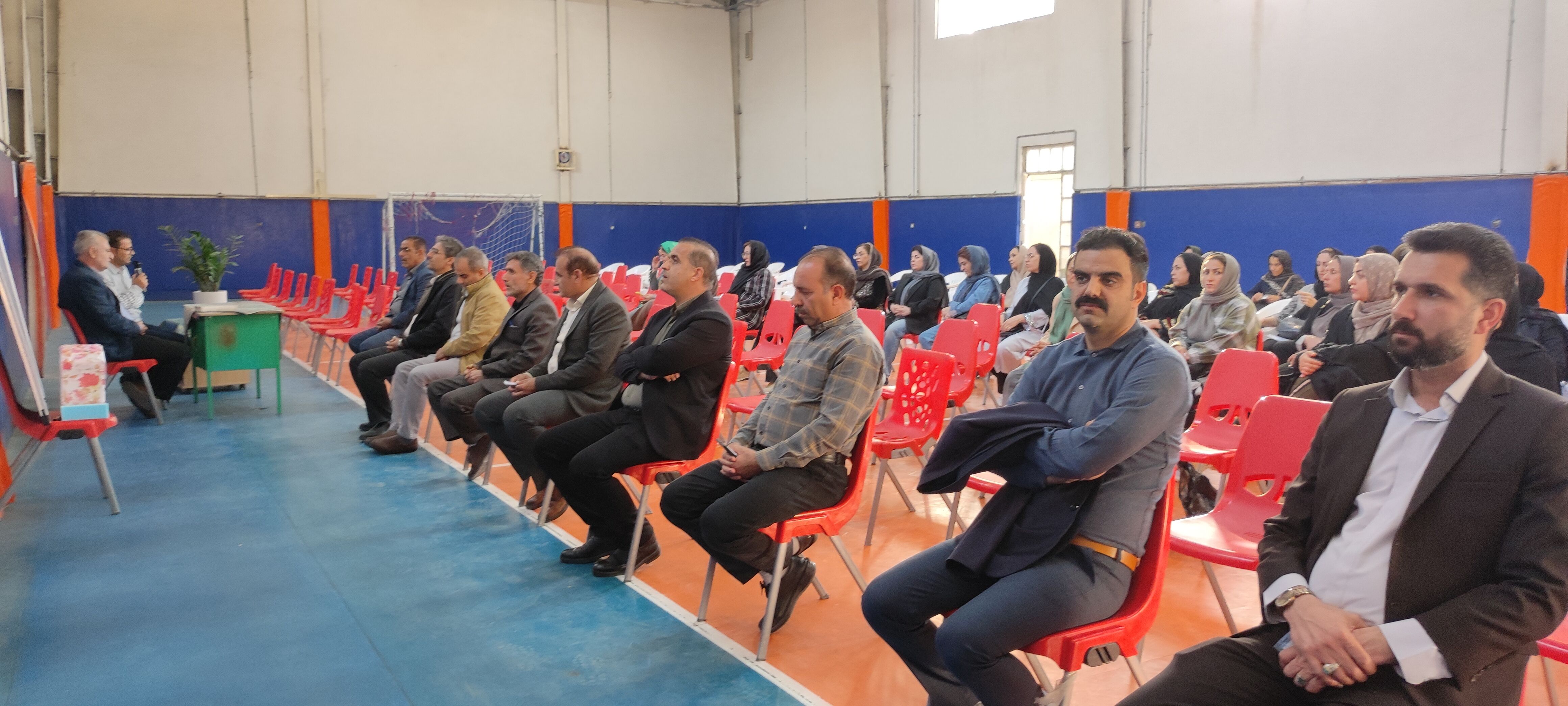 انتخابات انجمن اولیای و مربیان در مدرسه شهدای فرهنگی شهرستان شیروان