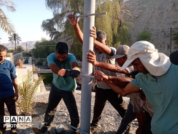 نصب برج نور در محوطه حمام مارم فین با مشارکت مردمی
