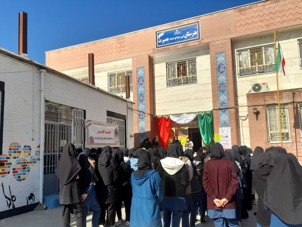 گلباران تمثال امام و تقدیر از دانش‌آموزان برتر  هنرستان بصیرت آشخانه