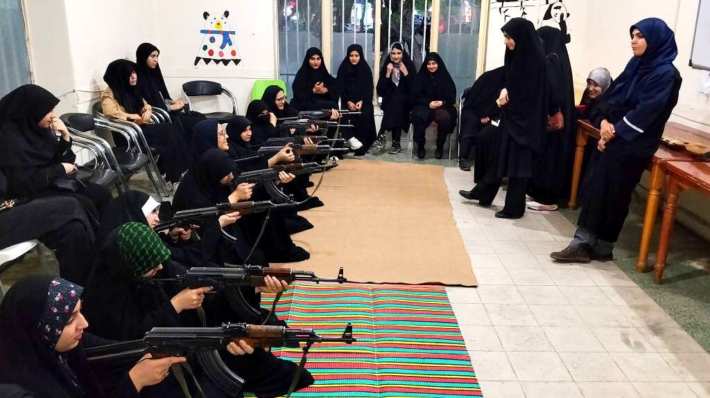 پاتوق فرهنگی دختران نوجوان مبارز