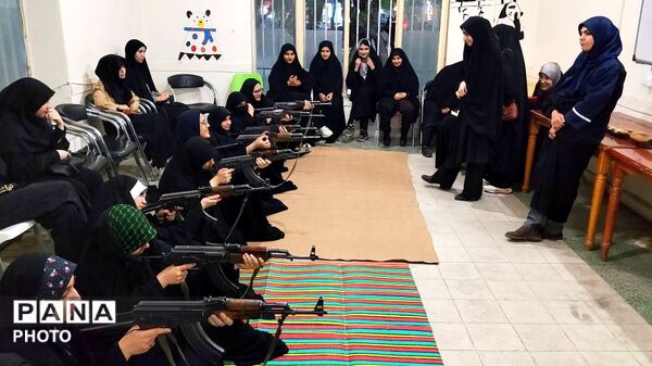 پاتوق فرهنگی دختران نوجوان مبارز