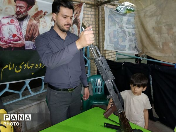 برپایی موکب فرهنگی توسط بسیج دانش آموزی و انجمن اسلامی دبیرستان نمونه آیت الله خامنه ای