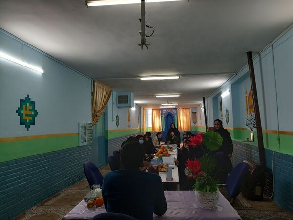 جلسه شورای دبیران در دبیرستان دخترانه فضه 