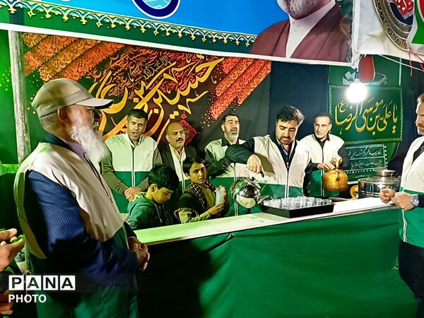 آیین معنوی و کودکانه در موکب نورانی امام رضا (ع) با نوای سوره‌های آسمانی