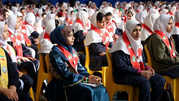 زنگ انقلاب نواخته شد