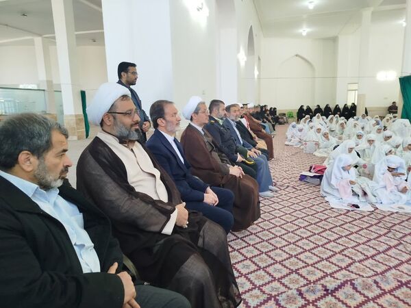 آیین جشن تکلیف دختران دانش‌آموز در جعفریه قم