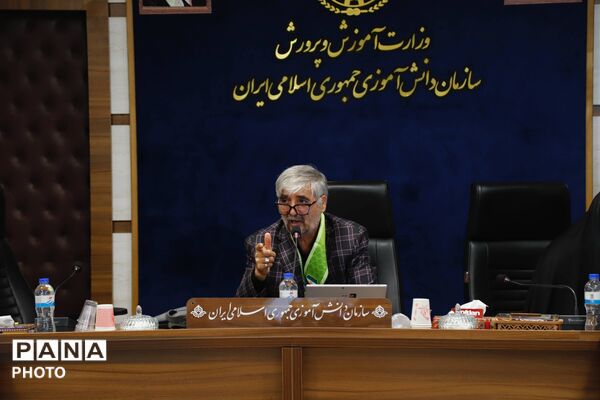 نشست هم‌اندیشی مسئولان دانش‌آموزی تهران با محور آموزش مربیان و مدیریت مصرف انرژی