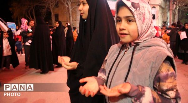 صحنه اتحاد اقشار مختلف برای ایران