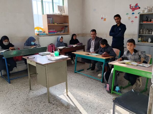 بازدید معاون آموزشی اداره آموزش و پرورش شهرستان خاتم از مدارس روستای خوانسار 