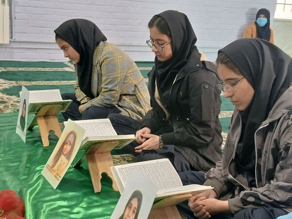 محفل انس با قرآن در دبیرستان دخترانه فاطمیه 