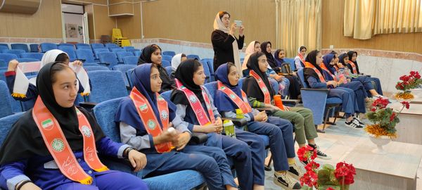 بازدید دانش‌آموزان پیشتاز‌ مدرسه شهید خاقانی از کلاس‌های رایانه کانون سمیه شیروان