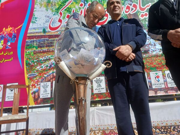 همایش پیاده‌روی خانوادگی در منطقه گردشگری سیاسرد بروجن