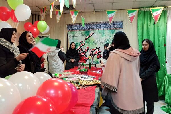 حضور پر شور دانش آموزان ناحیه دو شهرری در جشن نیمه شعبان و ایرانمون