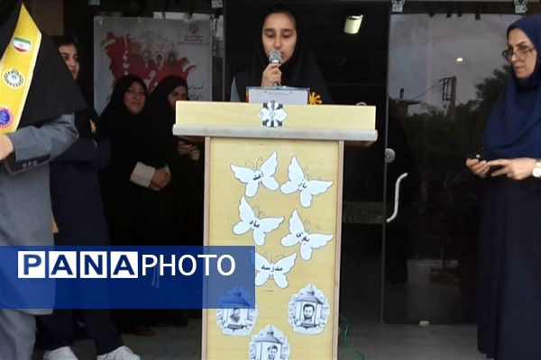 گرامیداشت هفته دفاع مقدس و آغاز سال تحصیلی در دبیرستان فرزانگان قائمشهر