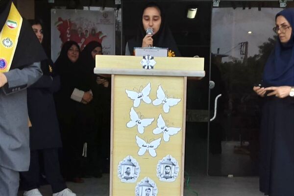 گرامیداشت هفته دفاع مقدس و آغاز سال تحصیلی در دبیرستان فرزانگان قائمشهر