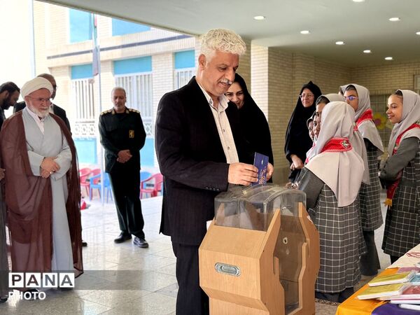 جشن عاطفه‌ها در مدارس شهرستان ابرکوه
