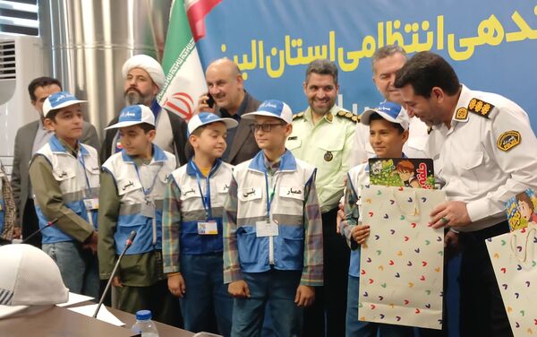 جمعی از دانش‌آموزان استان البرز به عنوان همیار پلیس انتخاب شدند