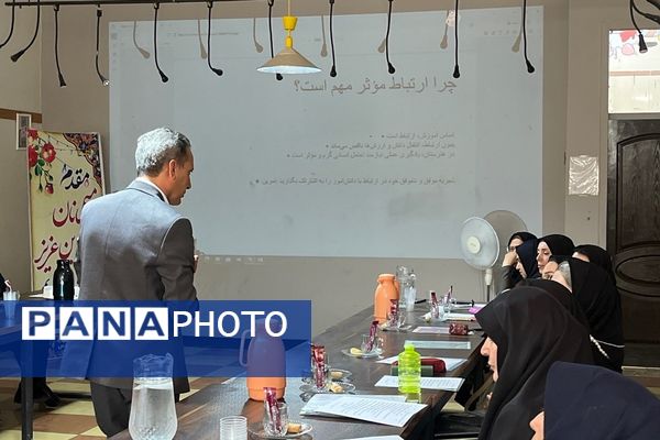 کارگاه آموزشی «مهارت‌های برقراری ارتباط با نوجوان » در هنرستان قدس ناحیه دو شهرری 