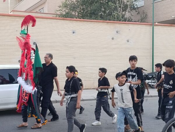 اجتماع بزرگ نوجوانان حسینی در دسته عزای احلی من العسل در کاشان
