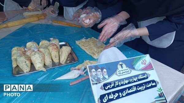 جشن آغاز سال تحصیلی جدید  در دبیرستان نمونه دولتی مصلی‌نژاد