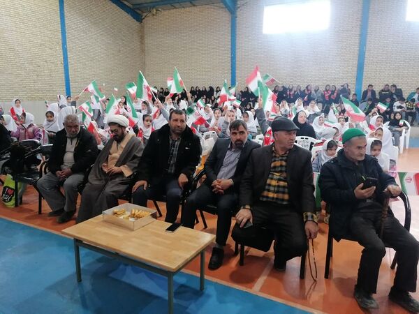 ویژه برنامه‌های دهه فجر و همایش یاوران انقلاب در مدارس روستای چری