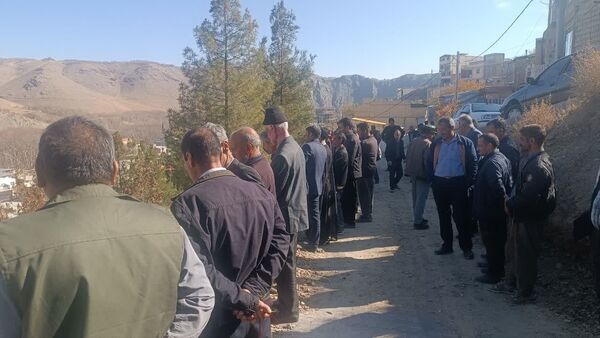 تشییع مادر شهید روستای یاسه چای با حضور گسترده مردم