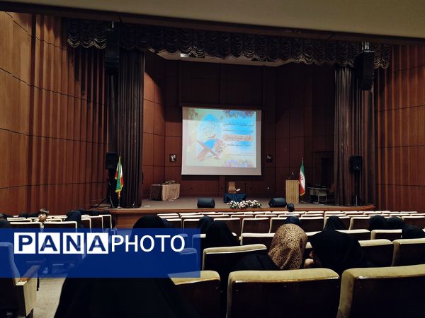 آیین تجلیل از منتخبان چهل و دومین دوره مسابقات قرآن و عترت و نماز در ناحیه ۳ مشهد مقدس