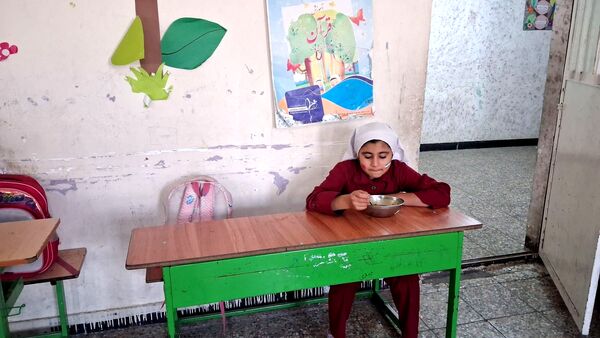 «آش انقلاب» در دبستان استقلال حاجی‌آباد