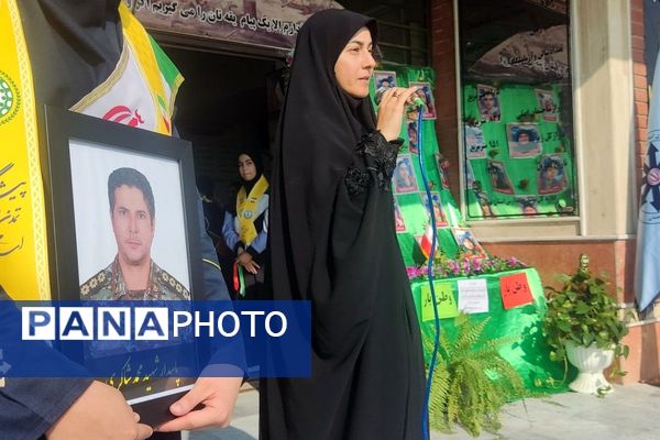  آیین وطن‌یار در مدرسه فرزانگان1 اسلامشهر باحضور خانواده شهید شاکری 