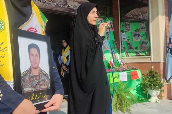  آیین وطن‌یار در مدرسه فرزانگان1 اسلامشهر باحضور خانواده شهید شاکری 