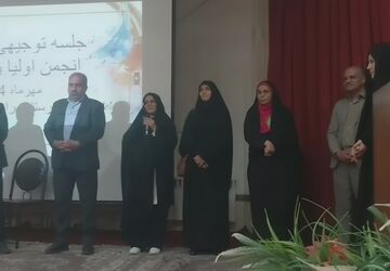 حضور افتخاری نیروی انتظامی در جلسه انجمن اولیا و مربیان دبیرستان برازنده مقدم ۱