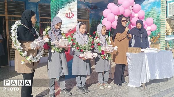  مراسم تجلیل از دانش‌آموزان برتر دبستان پنجم مهر