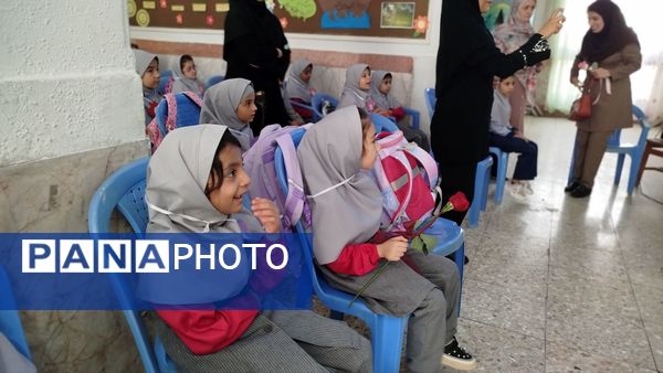 جشن شکوفه ها در دبستان نیایش 