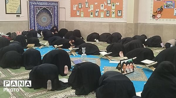 مراسم نورانی سه‌شنبه‌های مهدوی و جشن عاطفه‌ها در دبیرستان شاهد عفاف ناحیه3 کرج 