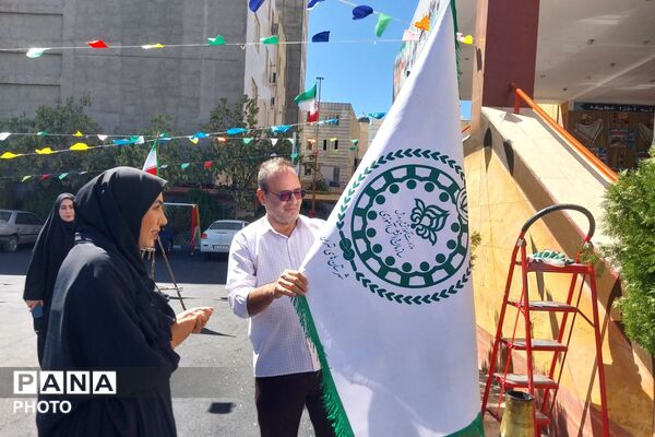 آماده‌سازی مراسم بازگشایی مدارس در دبیرستان شاهد بهشت