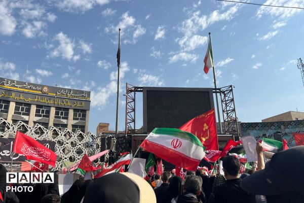 حماسه حضور مردم ایران در مراسم تشییع رهبر شهید