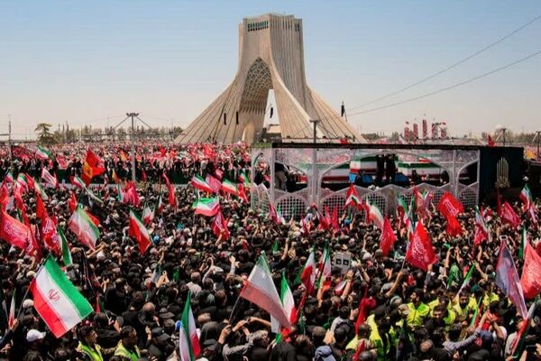 وداع حماسی ملت با پیکر مطهر پیشوای انقلاب اسلامی