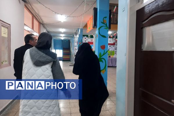 بازدید مدیر آموزش و پرورش ناحیه دو شهرری از دبستان شهید چمران 