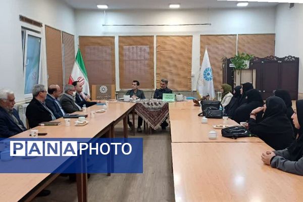 روایت قلم‌های ماندگار؛ پنجمین نشست کتابخوانی پیشکسوتان در پیشوا