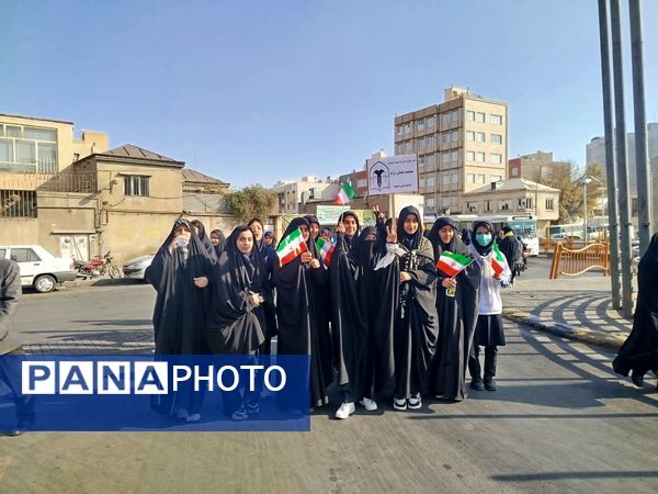  موج خروشان مردم در سیزده آبان امت واحده را به رخ کشید