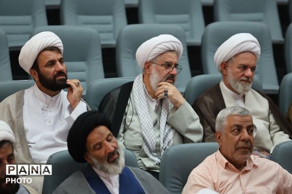 نشست مشترک ائمه جمعه همدان با مدیران صنعت آب و برق