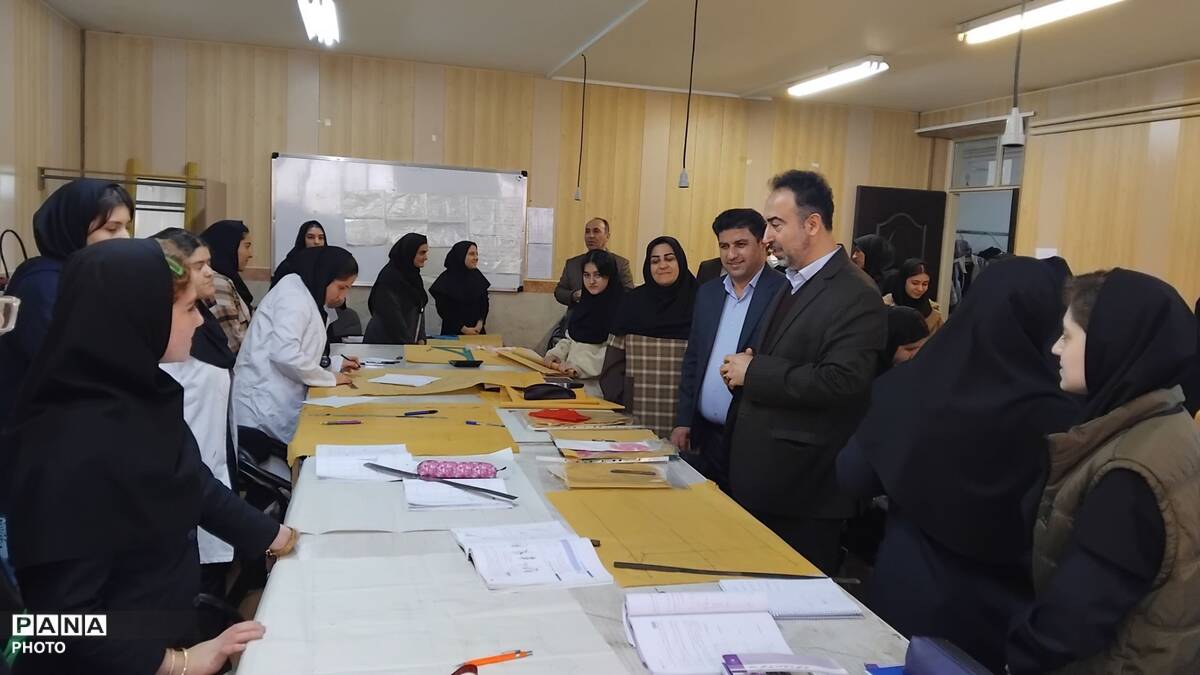 نمایشگاه هنر نقاشی ایرانی و کارگاه خیاطی هنرستان چمران نظرآباد
