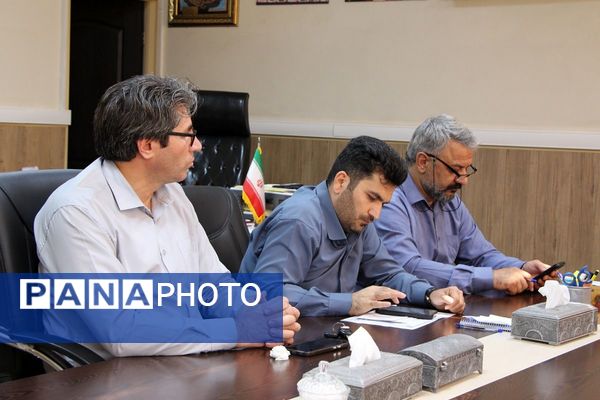 آیین معارفه معاون پرورشی و تربیت‌بدنی اداره آموزش‌وپرورش بهارستان‌دو