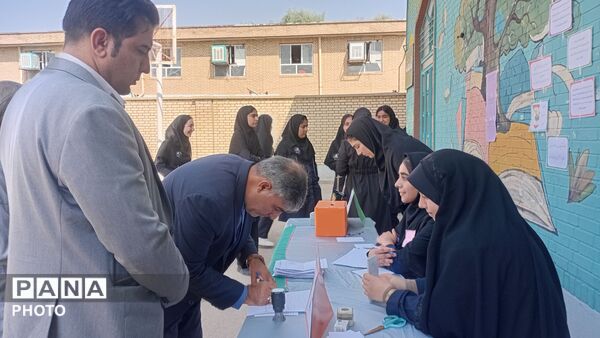 انتخابات انجمن اولیا در دبیرستان نمونه شهید مهناز کائیدی