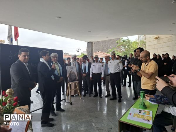 کاشت نهال به یاد دانش آموزان شهید میناب در دبستان آرمینه مصلی نژاد