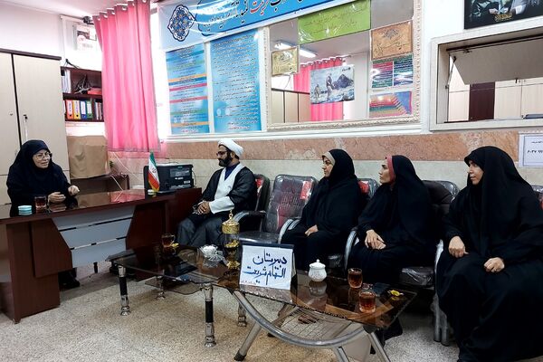 بازدید سرپرست معاونت پرورشی اداره آموزش و پرورش کهریزک از دبیرستان زنده‌یاد الهام شریعت