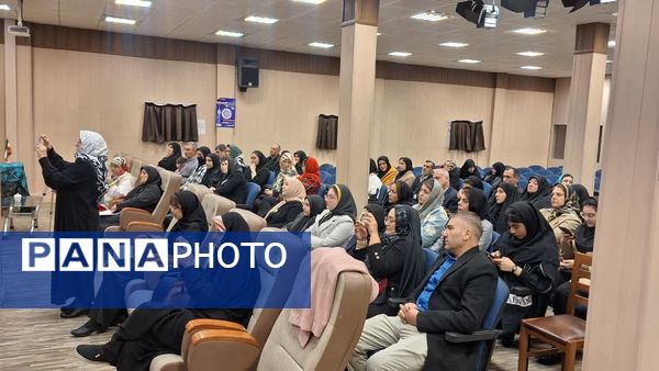 گردهمایی نویسندگان دهه هشتادی در تهران